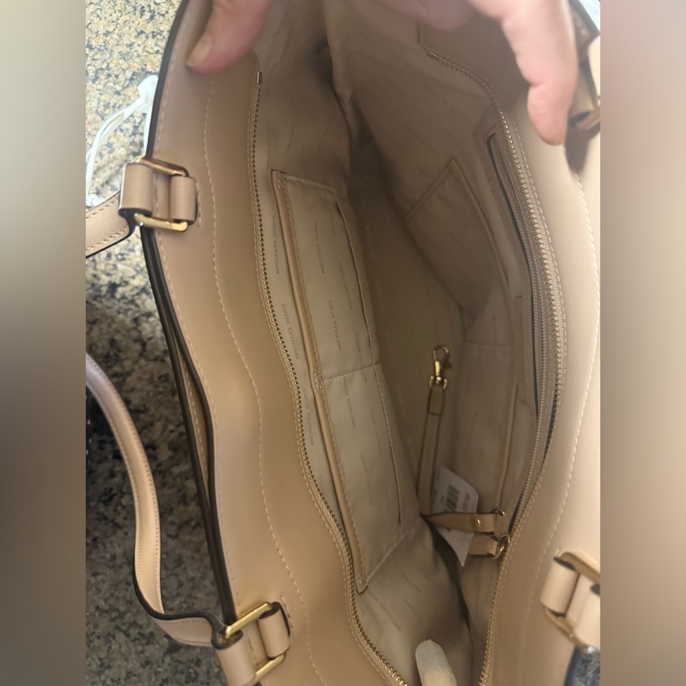 Michael Kors Oyster Structured Tote with Gold Accents-New Excellent Condition - Picture 5 of 7